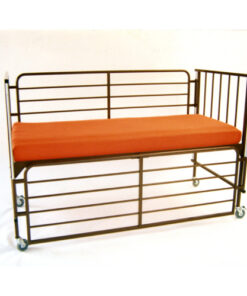 Adult cot bed