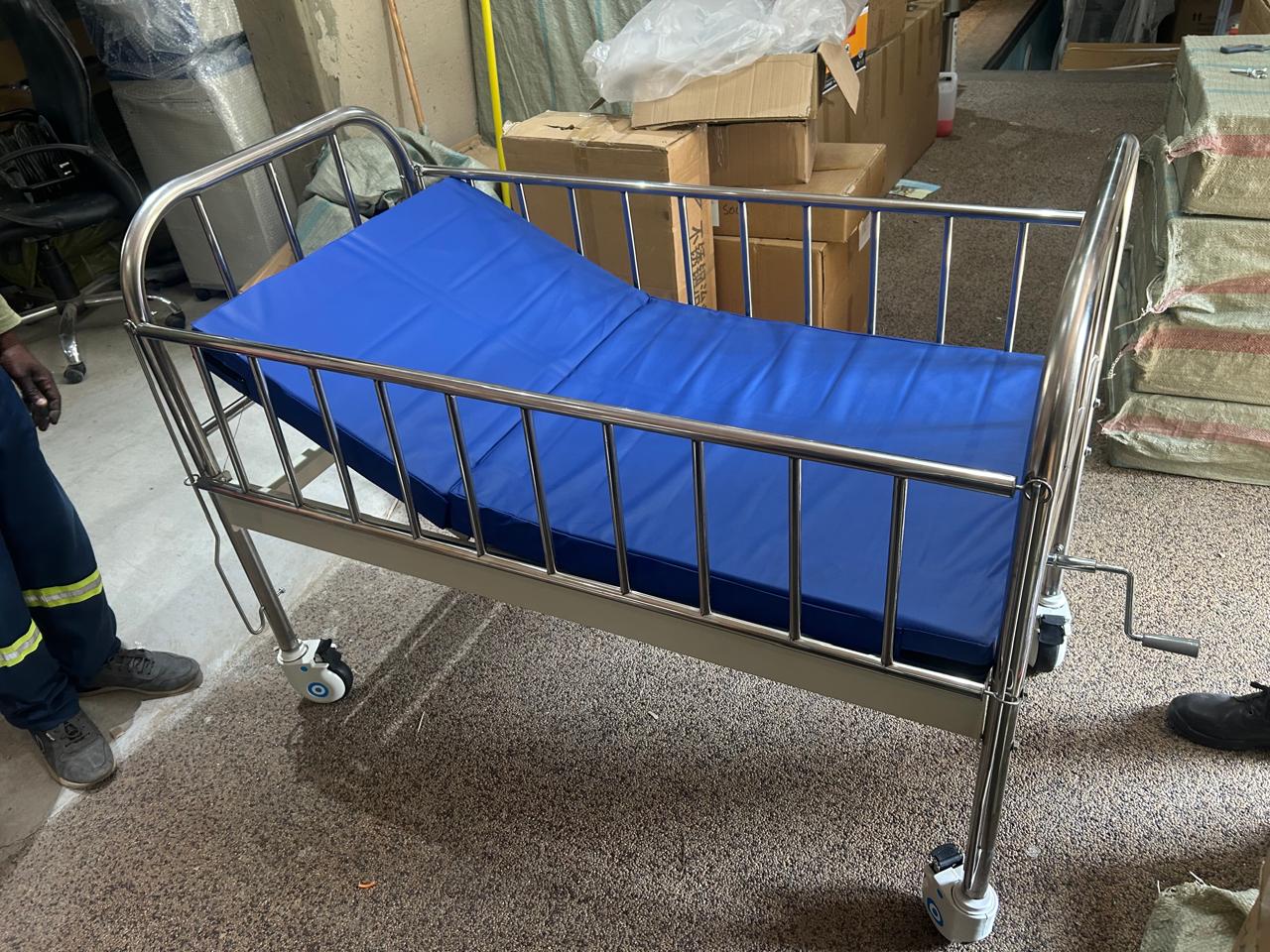 Child cot bed ( Single crank) - Image 2