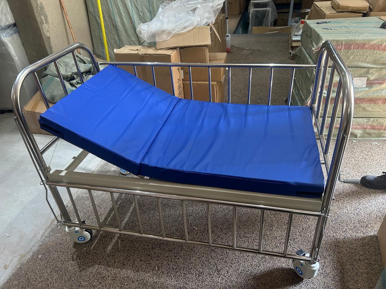 Child cot bed ( Single crank) - Image 3