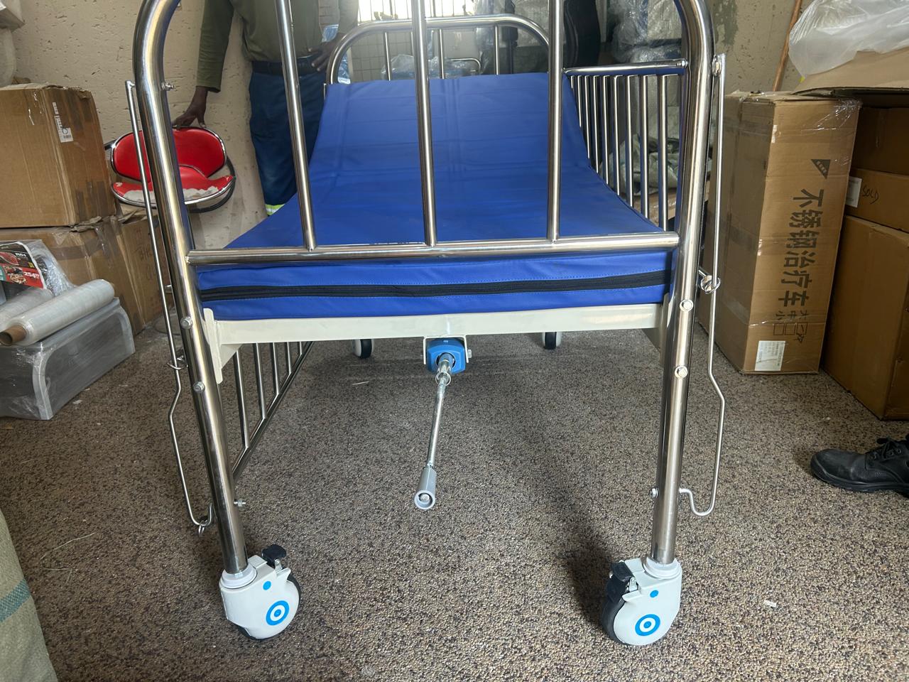 Child cot bed ( Single crank) - Image 4