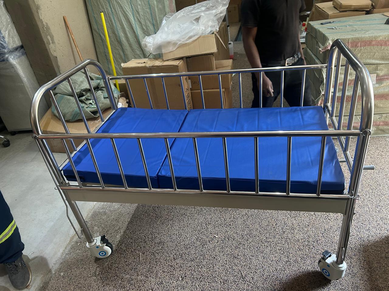 Child cot bed ( Single crank) - Image 6